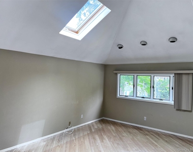 5710 253rd Street - Photo Thumbnail 8