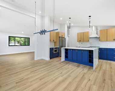 7 Brookdell Drive - Photo Thumbnail 1