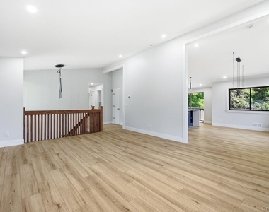 7 Brookdell Drive - Photo Thumbnail 10