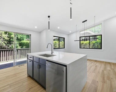 7 Brookdell Drive - Photo Thumbnail 4