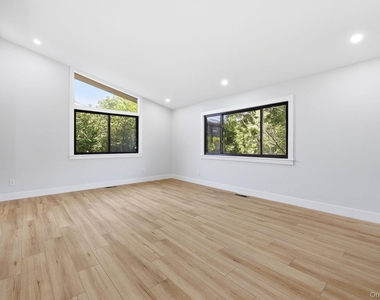 7 Brookdell Drive - Photo Thumbnail 9