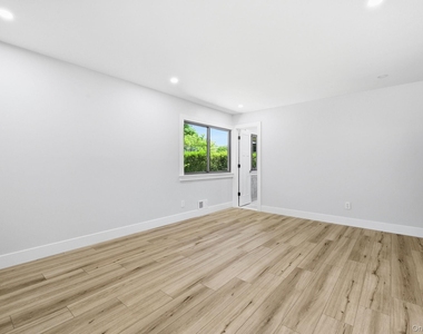 7 Brookdell Drive - Photo Thumbnail 13