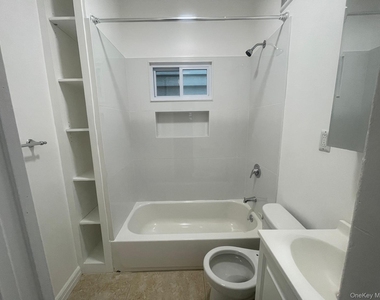 8513 89th Street - Photo Thumbnail 3