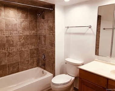 957a Heritage Hills Drive - Photo Thumbnail 6