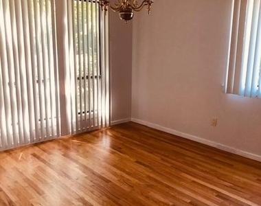 957a Heritage Hills Drive - Photo Thumbnail 2