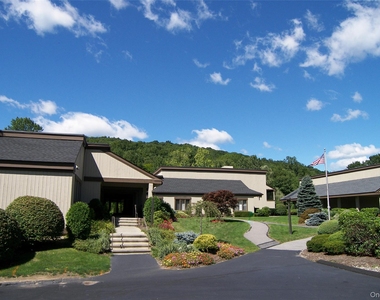 957a Heritage Hills Drive - Photo Thumbnail 12