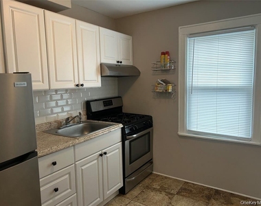 248-15 89th Avenue - Photo Thumbnail 2