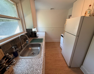 17 Harriman Avenue - Photo Thumbnail 14