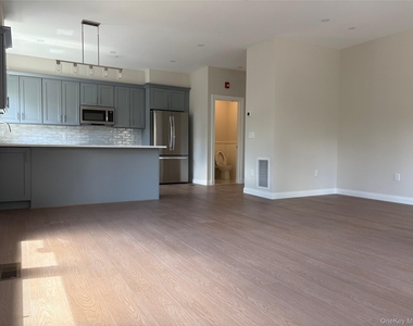 109 Palisade Street - Photo Thumbnail 5