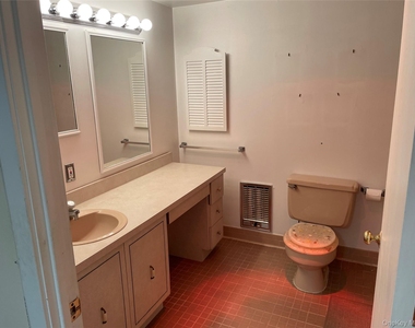 10 Wild Oaks Road - Photo Thumbnail 4