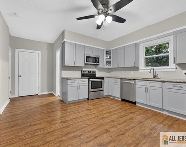62 Washburn Avenue - Photo Thumbnail 6