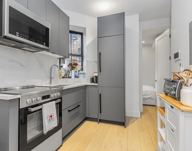 356 W 48th Street - Photo Thumbnail 6