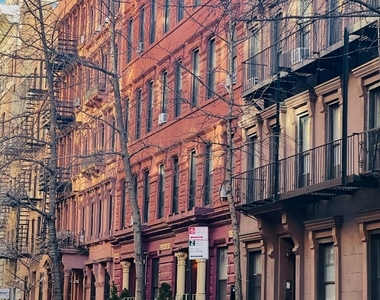 356 W 48th Street - Photo Thumbnail 17