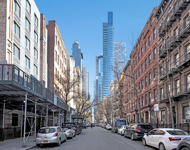 356 W 48th Street - Photo Thumbnail 10