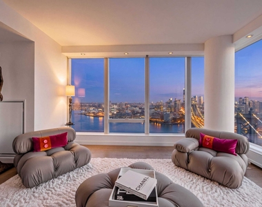 252 South Street - Photo Thumbnail 4