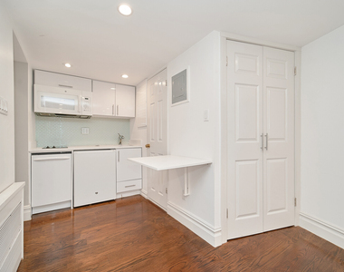 226 W 13th Street - Photo Thumbnail 4