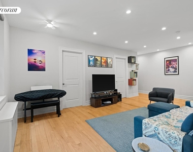109-20 Queens Boulevard - Photo Thumbnail 3