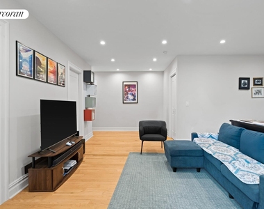 109-20 Queens Boulevard - Photo Thumbnail 4