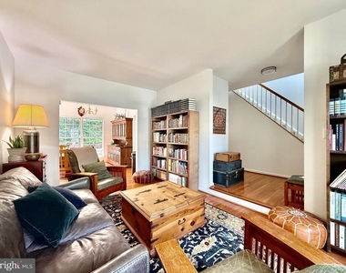 8 Woodmont Court - Photo Thumbnail 3