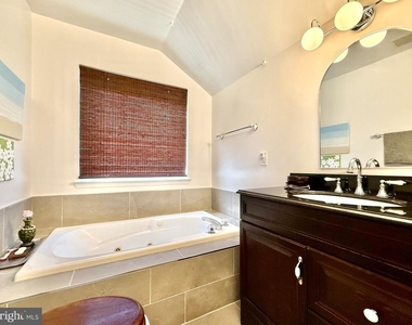 8 Woodmont Court - Photo Thumbnail 10