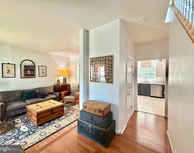 8 Woodmont Court - Photo Thumbnail 4