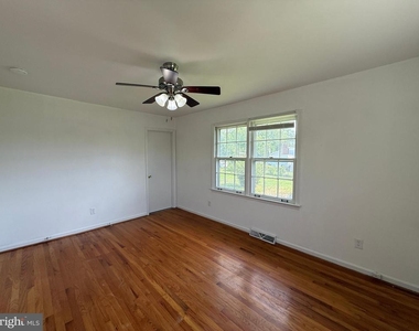 1804 Sherwood Drive - Photo Thumbnail 16