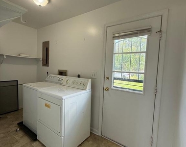1804 Sherwood Drive - Photo Thumbnail 11