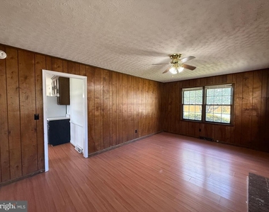 1804 Sherwood Drive - Photo Thumbnail 9
