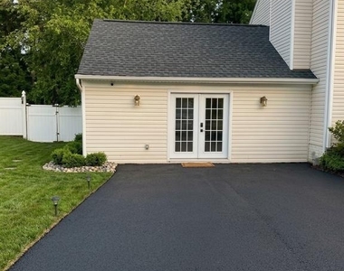10718 Wellington Street - Photo Thumbnail 10