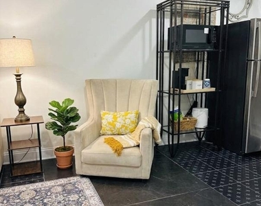 10718 Wellington Street - Photo Thumbnail 8