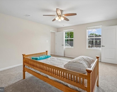 6415 Farrier Way - Photo Thumbnail 16