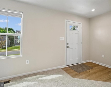 6415 Farrier Way - Photo Thumbnail 7