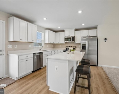 6415 Farrier Way - Photo Thumbnail 3