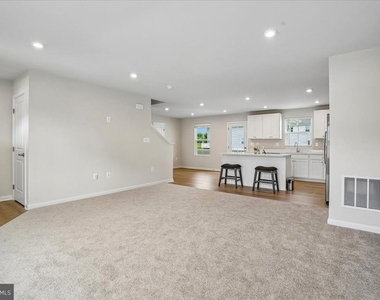 6415 Farrier Way - Photo Thumbnail 9