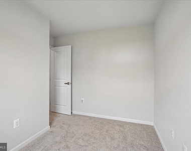 6415 Farrier Way - Photo Thumbnail 17