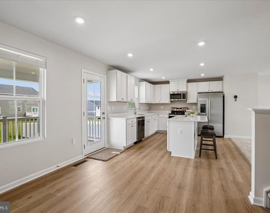 6415 Farrier Way - Photo Thumbnail 4