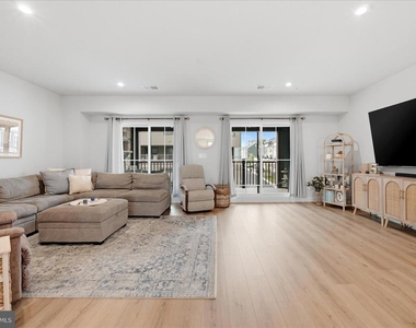 1612 Kirkman Street - Photo Thumbnail 2