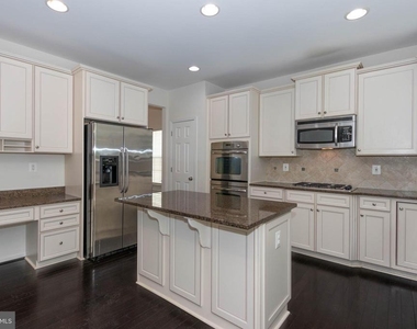 4100 Presidential Hill Loop - Photo Thumbnail 10