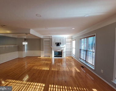 7738 Heritage Woods Way - Photo Thumbnail 3