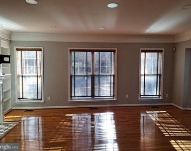 7738 Heritage Woods Way - Photo Thumbnail 18
