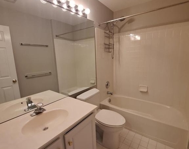 7738 Heritage Woods Way - Photo Thumbnail 32