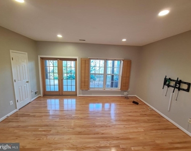 7738 Heritage Woods Way - Photo Thumbnail 4