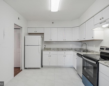 3713 S George Mason Drive - Photo Thumbnail 10