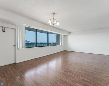 3713 S George Mason Drive - Photo Thumbnail 8