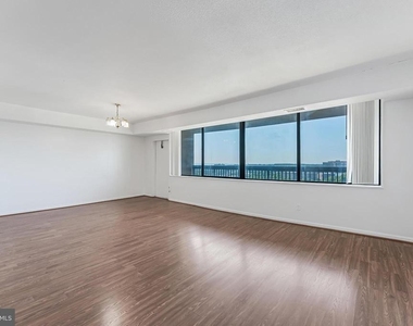 3713 S George Mason Drive - Photo Thumbnail 6