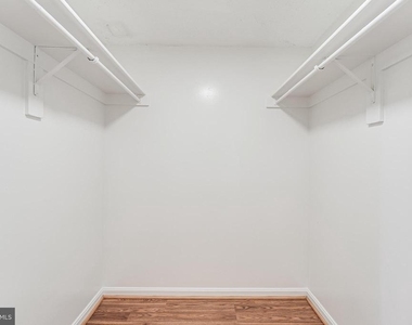 3713 S George Mason Drive - Photo Thumbnail 4