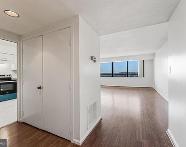3713 S George Mason Drive - Photo Thumbnail 2