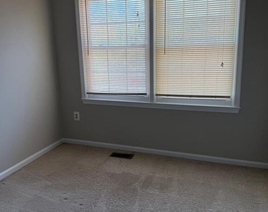 4637 Luxberry Drive - Photo Thumbnail 12