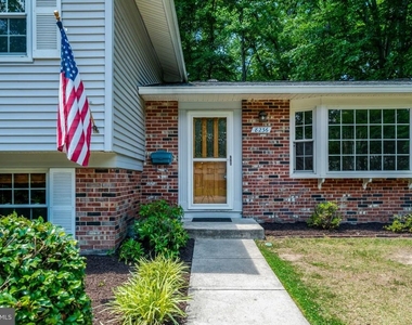 8236 Governors Court - Photo Thumbnail 4