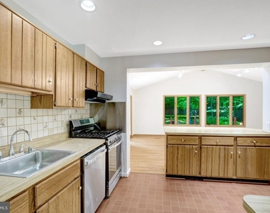 8236 Governors Court - Photo Thumbnail 12